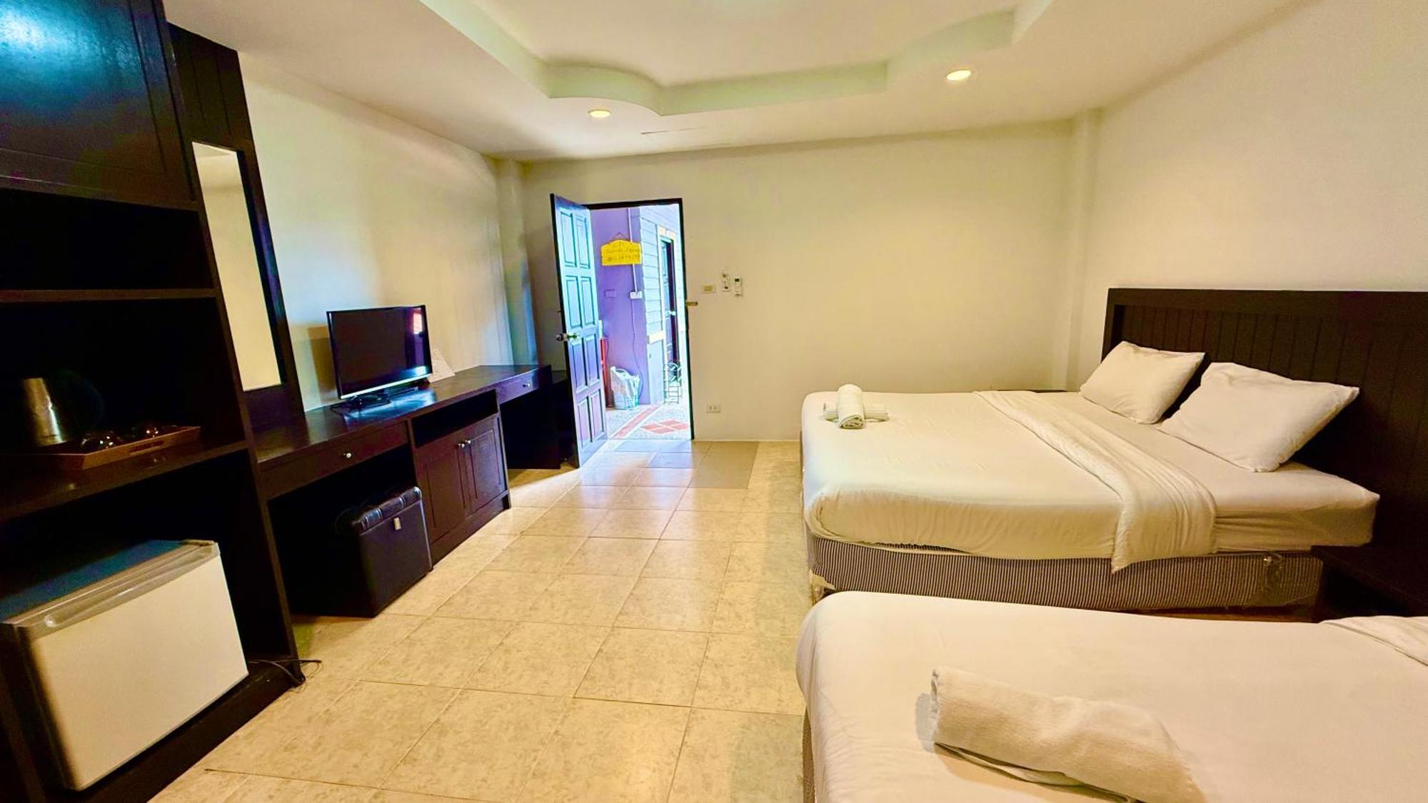 Hill Side Patong Hotel Exterior photo