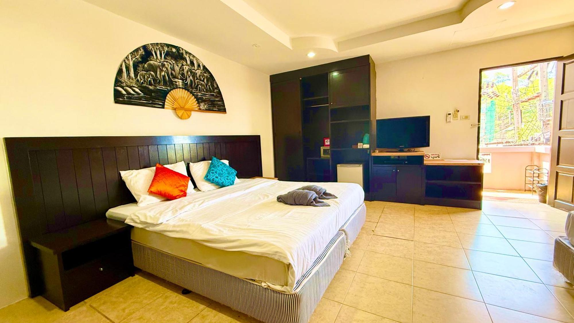 Hill Side Patong Hotel Exterior photo